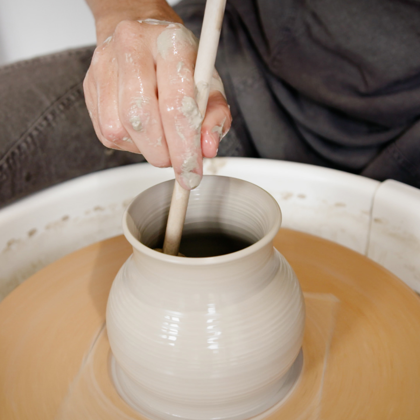 ANNIE's POTS.00 02 22 03.Still264