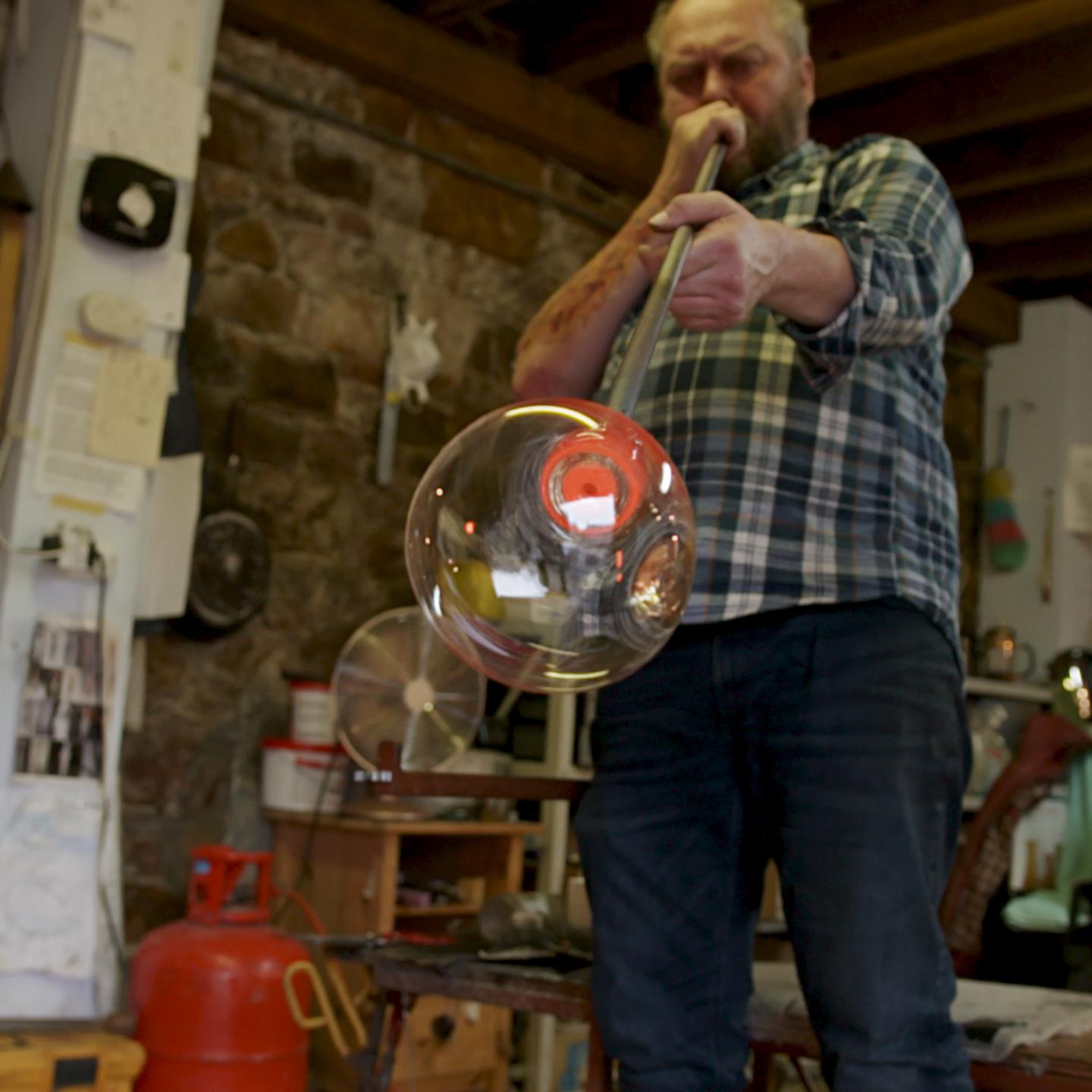 SSF 070223 GENUINE JERSEY GLASS BLOWING GLASS BEFORE SMASH STILL (1)